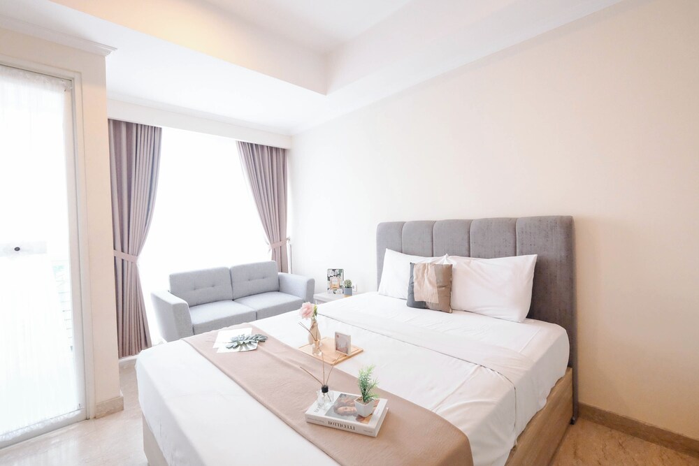 Modern Studio Near Taman Ismail Marzuki At Apartment Menteng Park