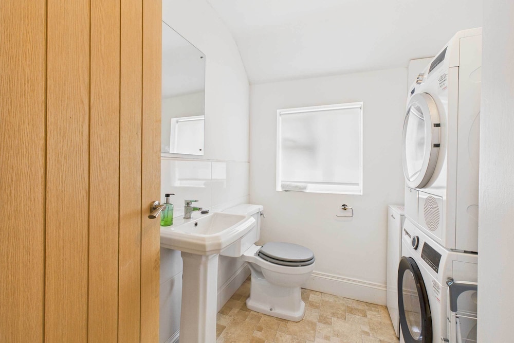 Host Stay Merrow Cottage