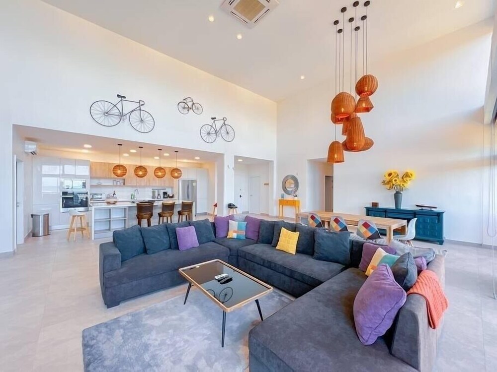 Elegant Oceanview Penthouse - Steps from Jaco Beach & Nightlife