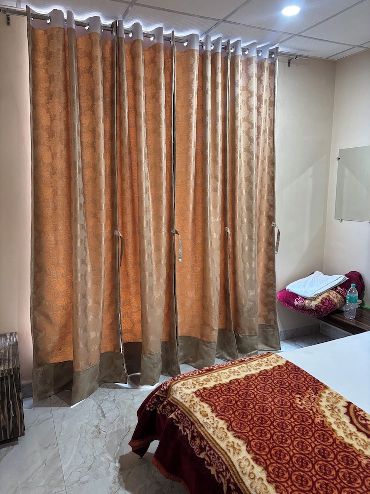 SHRI KRISHNA HOTEL
