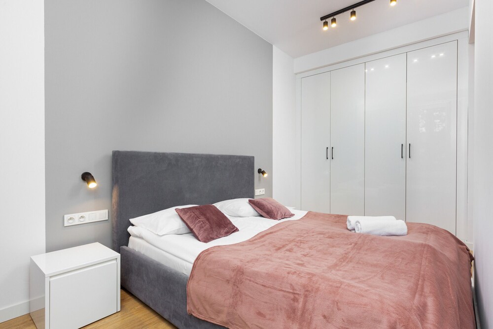 Apartment Warsaw Sławińska by Renters view 2