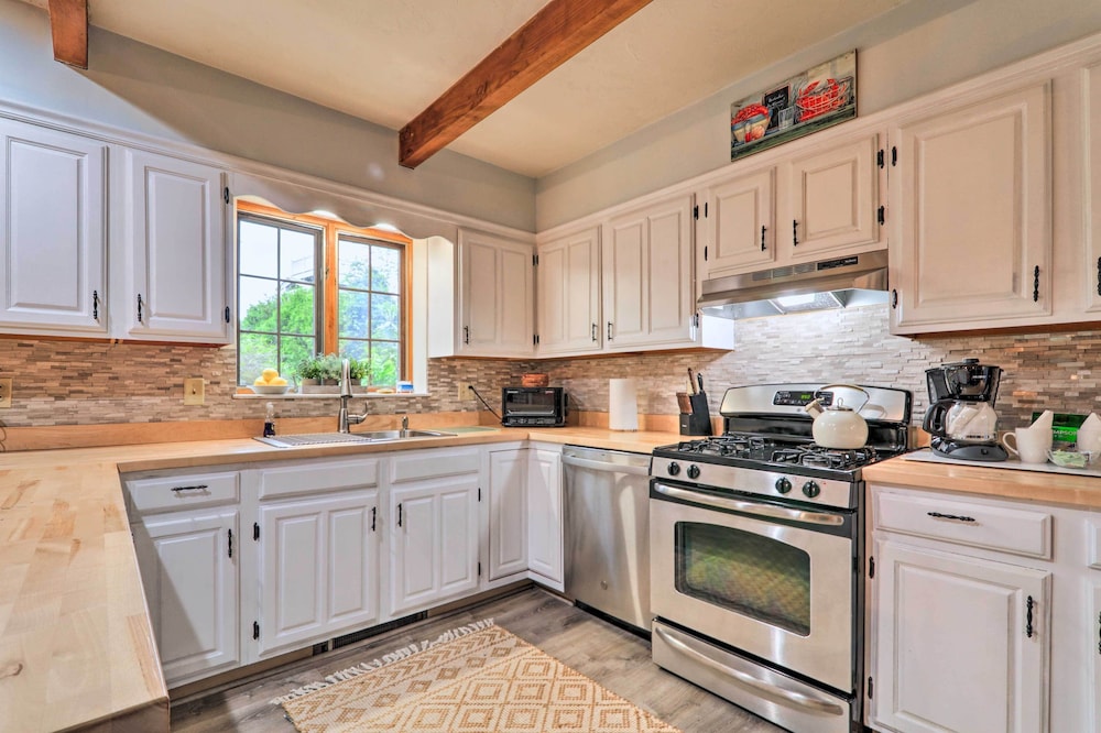 Hyannis Vacations - Lovely Hyannis Cottage - Walk to Beach  Main St! - Property Image 7