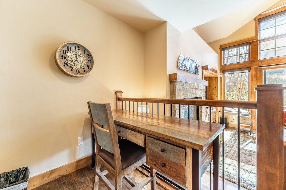 223 Caravelle Drive