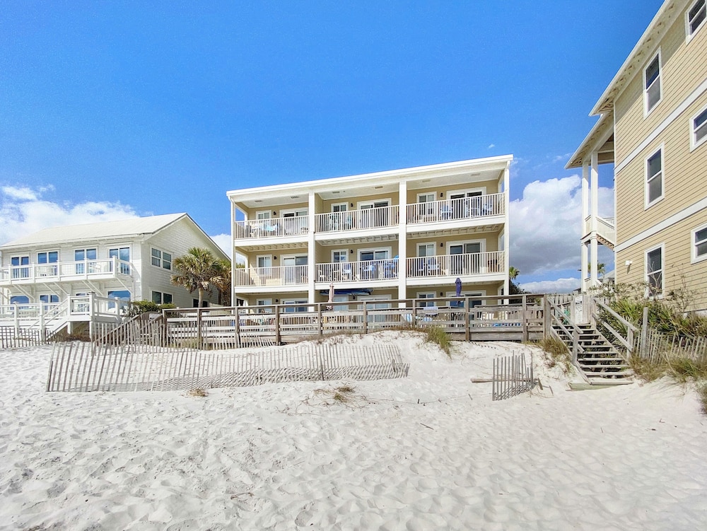 Leeward Ii-3-front Row 1 Bedroom Condo by RedAwning view 5