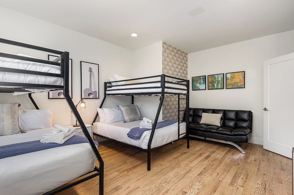 Citrine-private Patio & Balcony-near Germantown