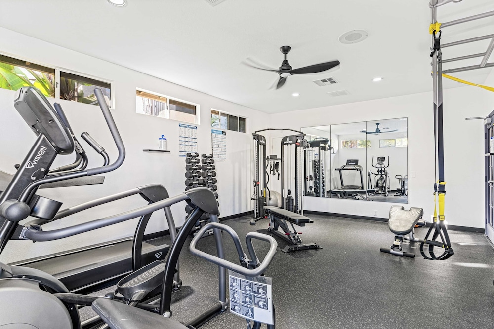 Close to Beach w/ Patio & Resort Amenities The Point at Corniche by Avantstay Str16-0458