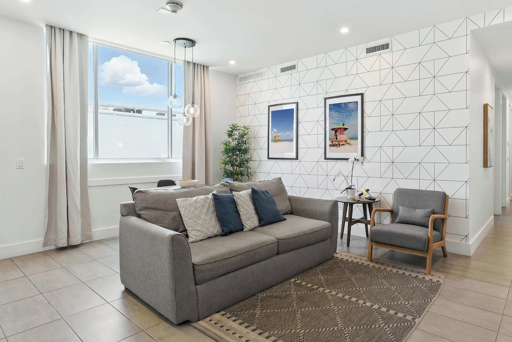 Modern South Beach 2 Bedroom Gem