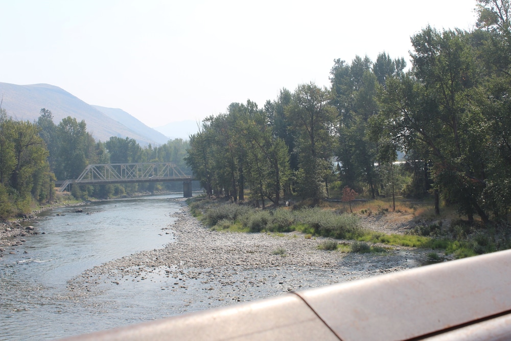 Methow River Lodge & Cabins