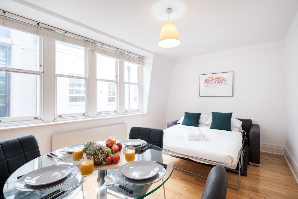 Holborn Penthouse Apartment with Terrace