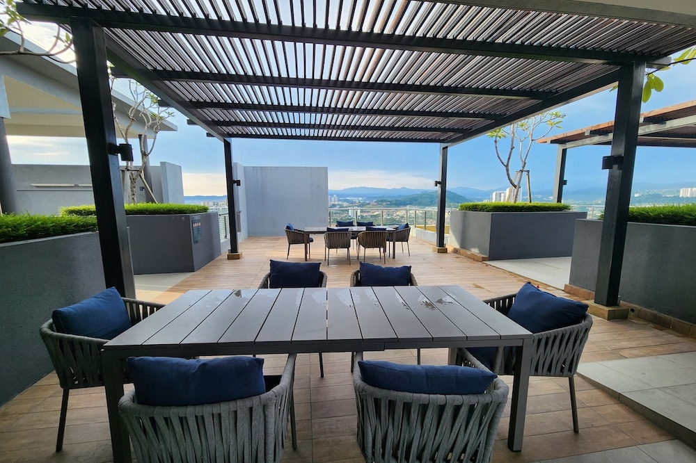 Neu Suites Horizon View Apartments