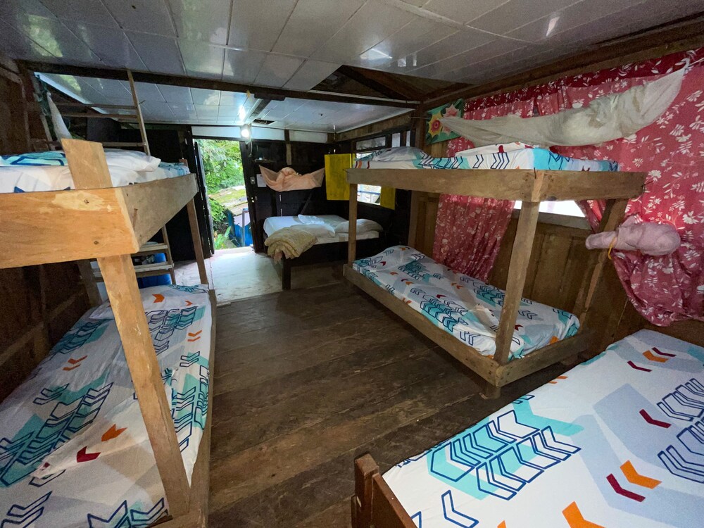 Wira Pora Hostal