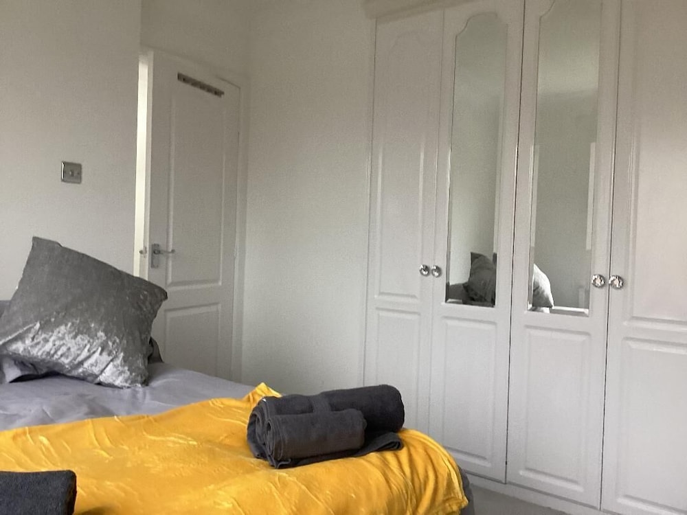 130m2 New House 2024 - 3 Bedrooms - Free Fast Wifi - Free off Street Parking