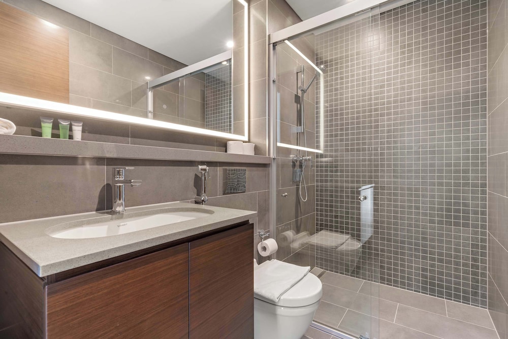 Spacious 2BR in The Crest With Pool and gym