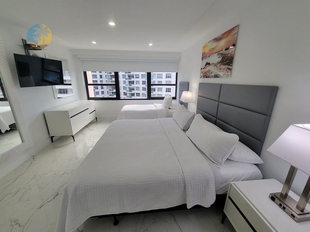 Alexander 1115 3 Bedroom Apts