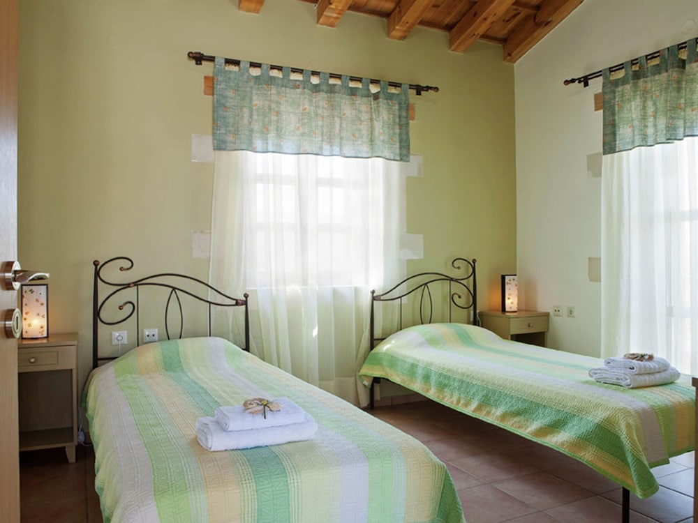 Dreamy Villa in Rethymnon With Private Pool view 5