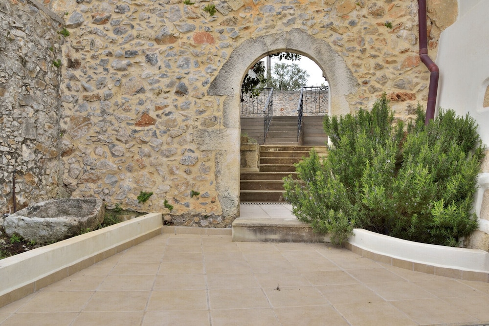 Mylo Villa