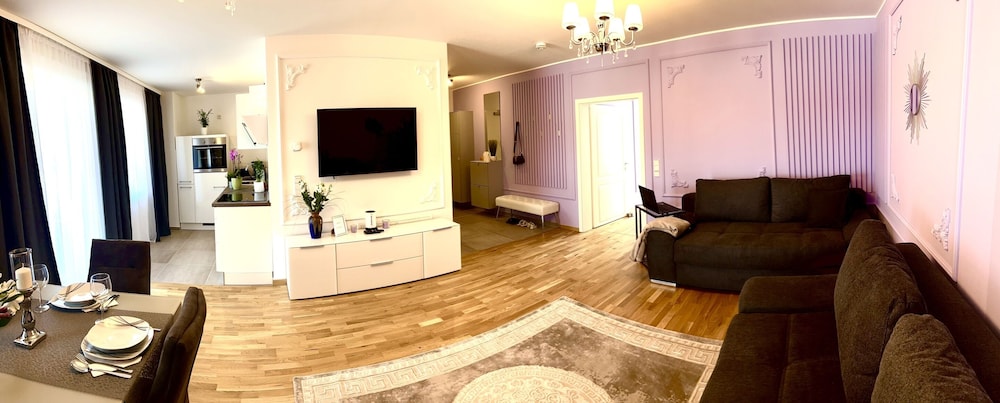 Leon Apartments
