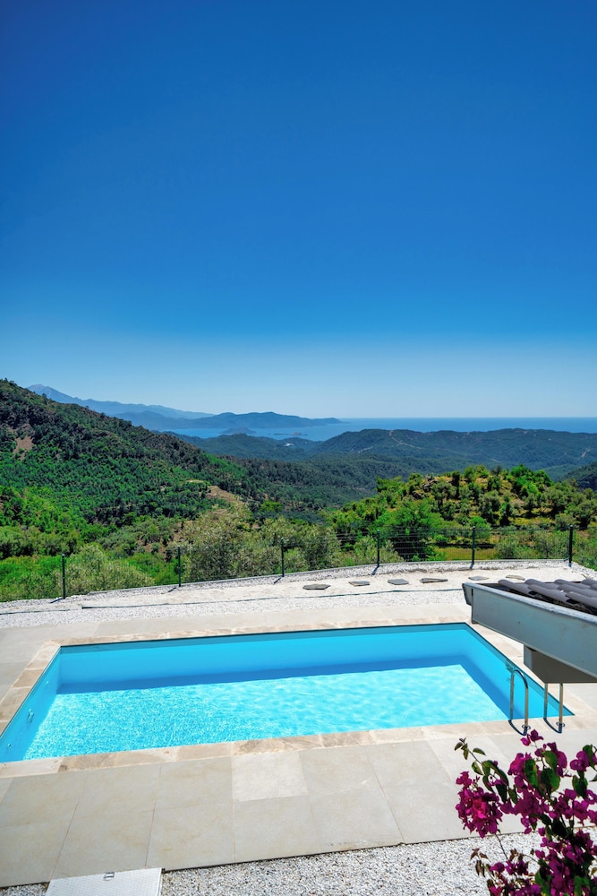 The Box House & Seaview & Private Pool