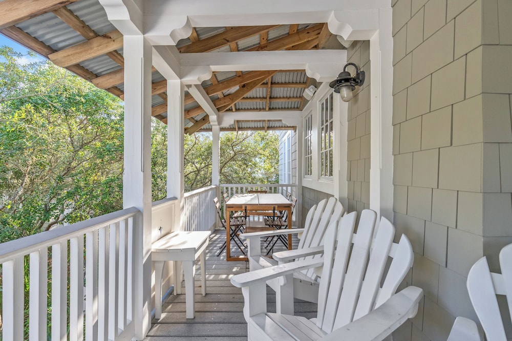 Seabatical! 3BR 2BA Coastal Retreat for 8 Relax, Unwind, and Recharge