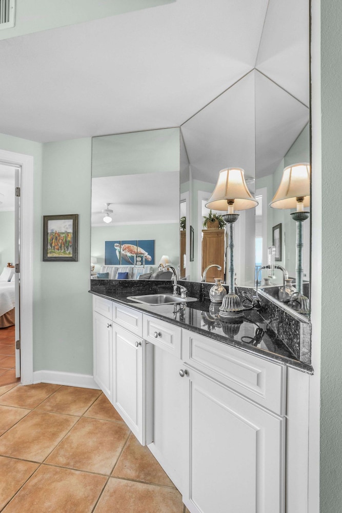 Admirals Quarters 508- Luxury Beachfront Condo 3 Bedrooms 3 Baths 5th Floor