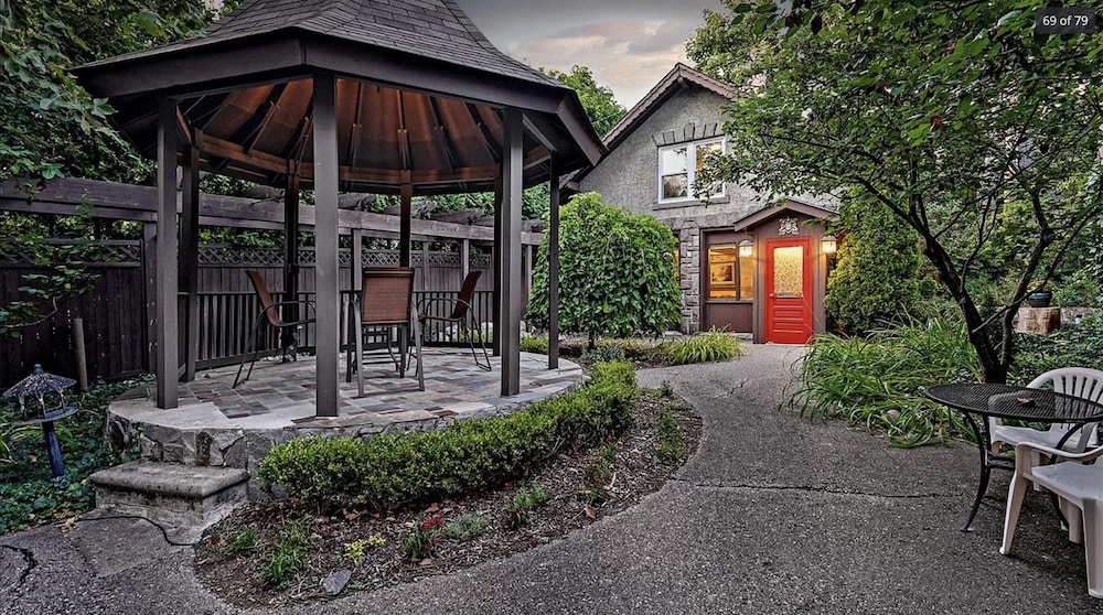 Stone Chalet B&B Inn and Event Center