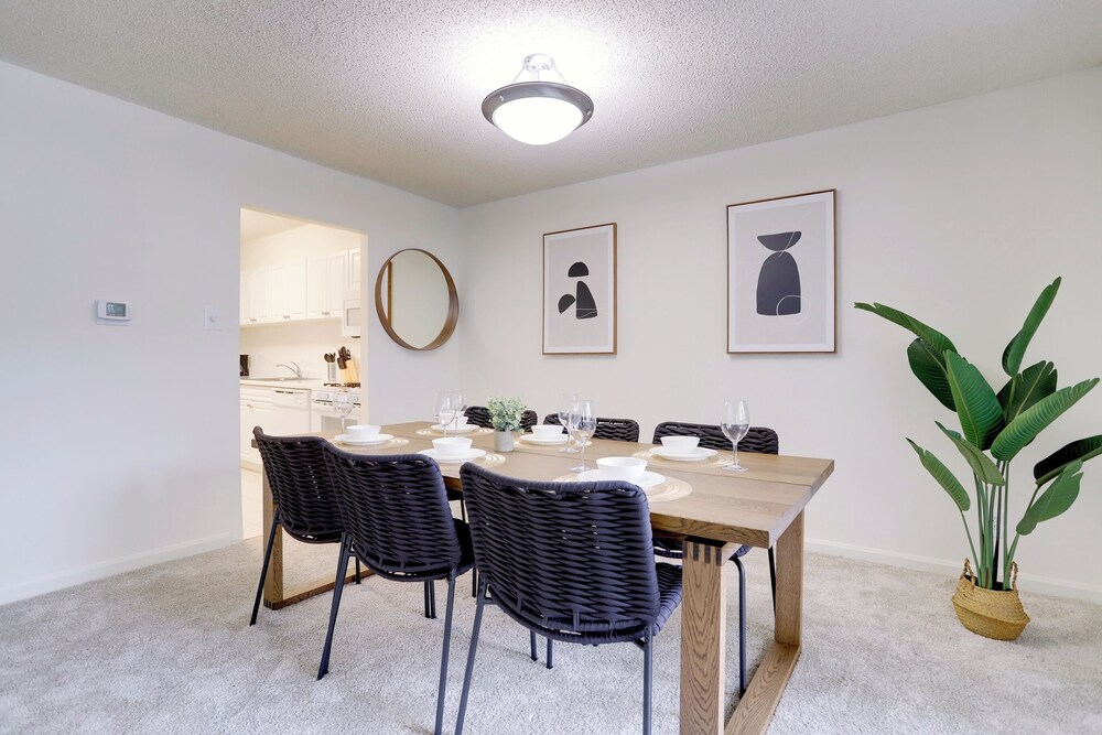 Modern 2BR Apt in Crystal City near D.C.