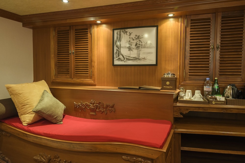 Dhaainkan'baa - Luxury Yacht photo 4