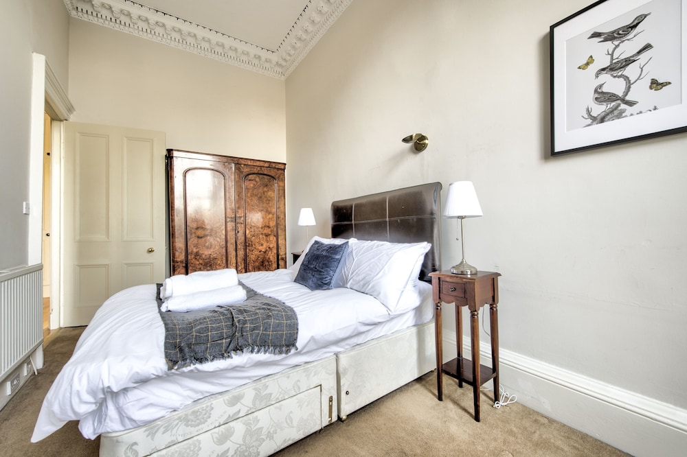 Oxford - New Town Apartment view 3