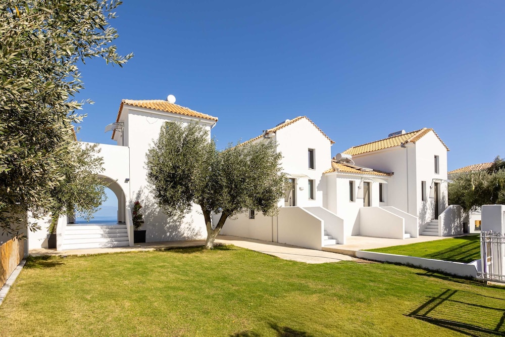Eneos Boutique Residence - Koroni Garden Gem