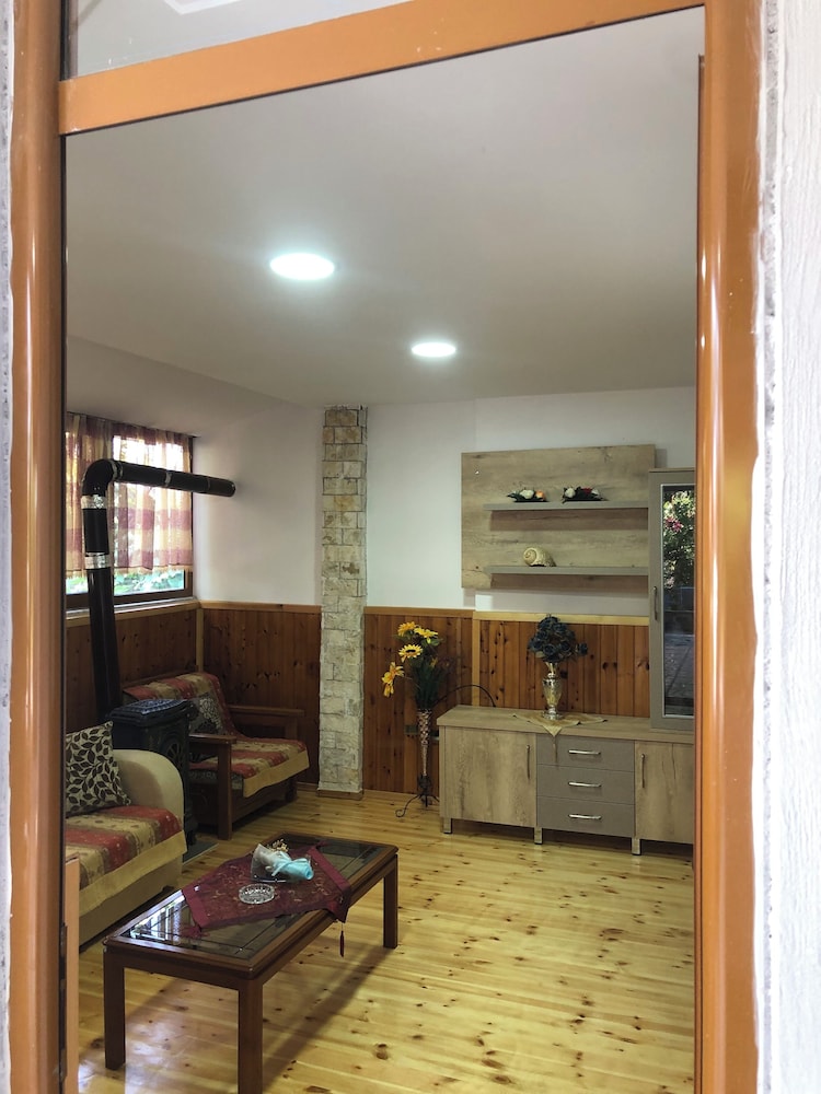 Monas Guesthouse