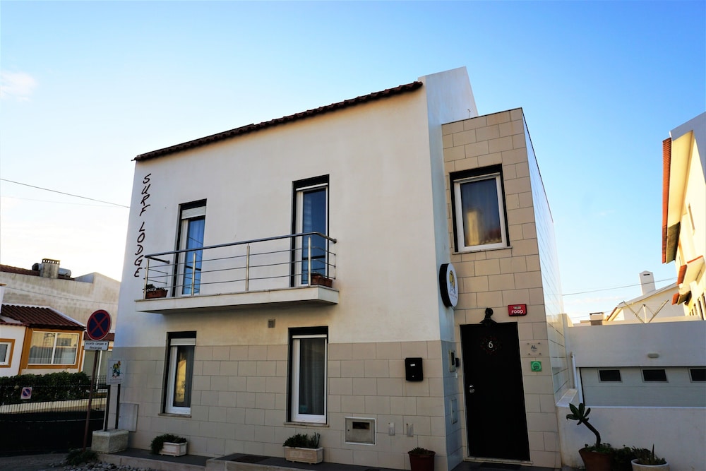 Hotel Peniche Surf Lodge - Hostel - Image 1