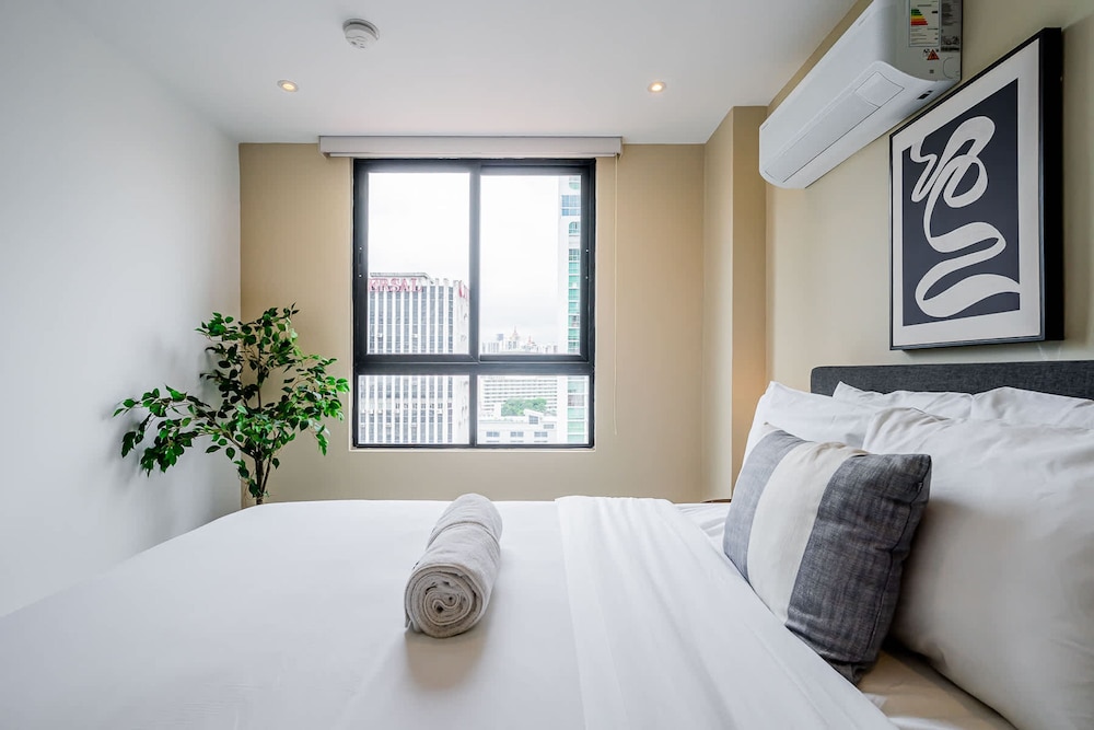 w Scenic 1BR w Panoramic City View in Calle 50