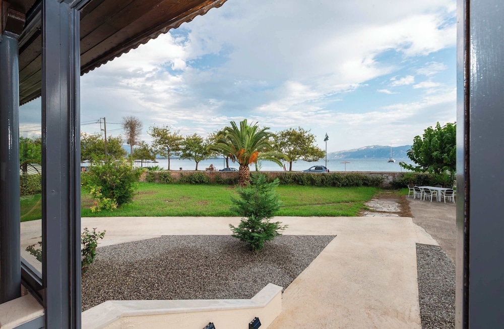 Villa Psani Beachfront Escape With Garden