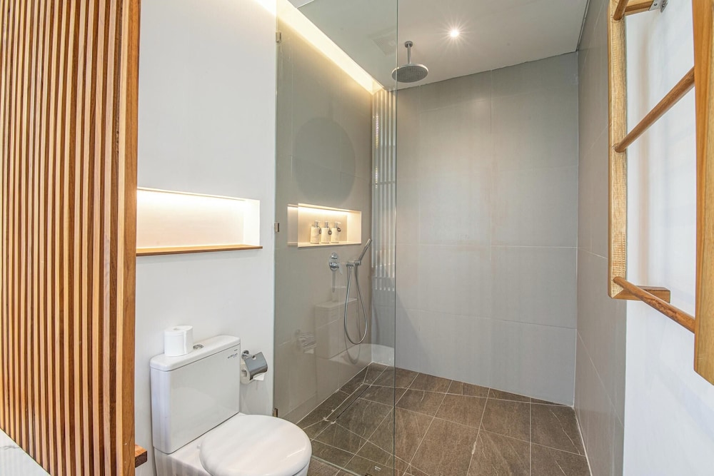 Elegant 6BR Canggu Retreat Just 400m to the Ocean