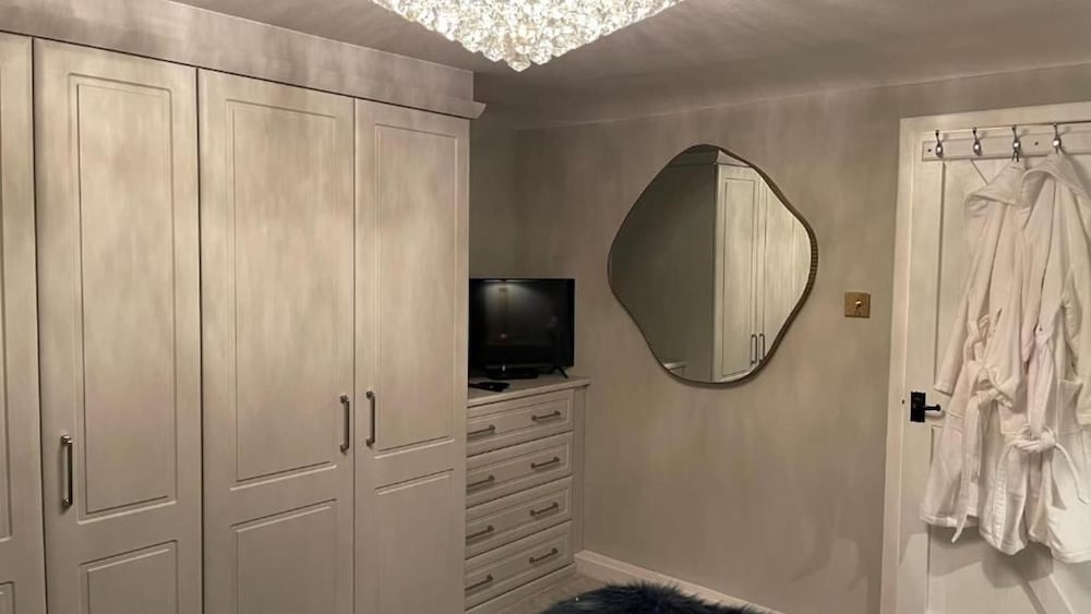 2 Bed 'cosy Cottage' Central Bawtry High End Decor