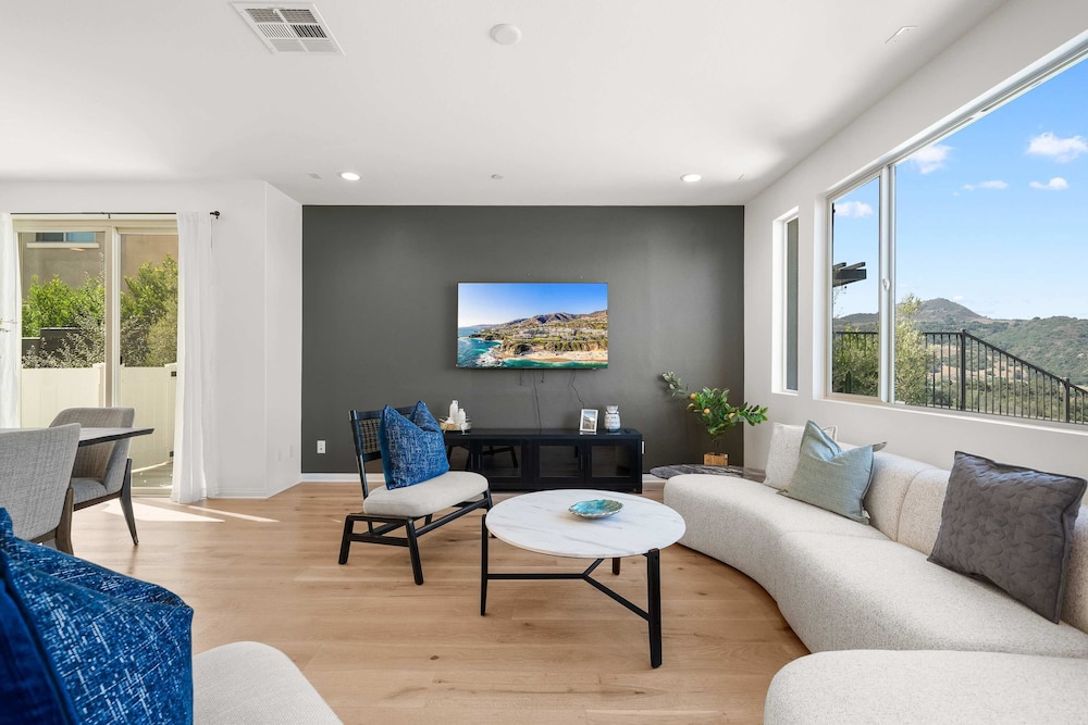 @ Marbella Lane - Curated 5BR in Upscale RMV Haven