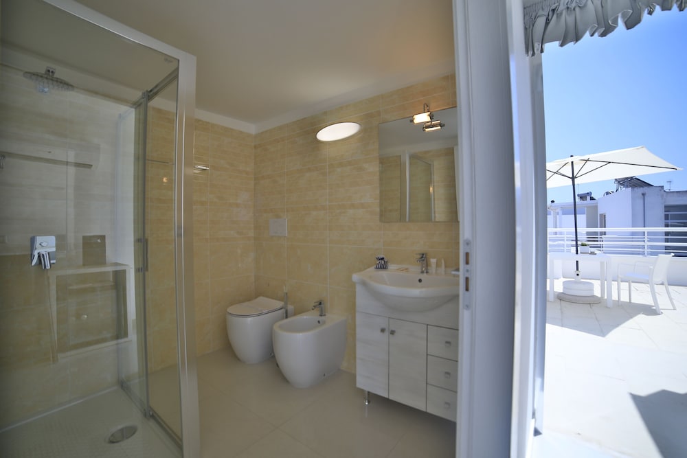 Riviera Luxury Rooms