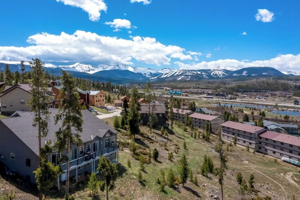 Spacious Fraser Duplex w/ Fireplace & Scenic Views