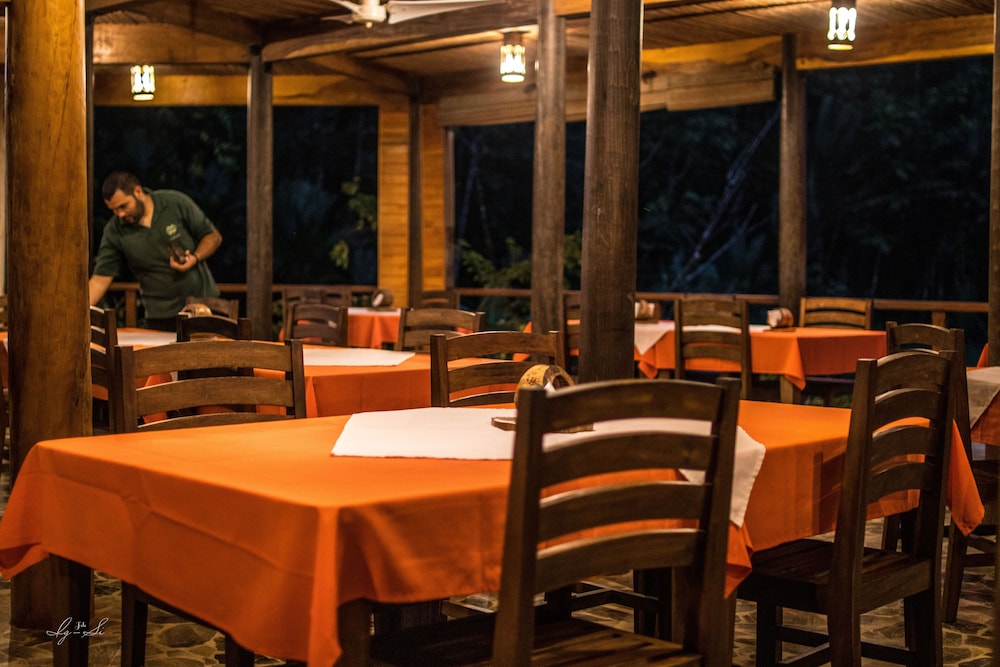 Macaw Lodge