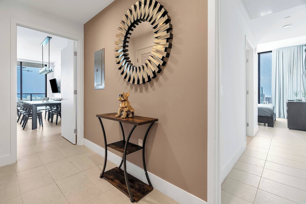 3BR Penthouse Direct, Stunning Water Views