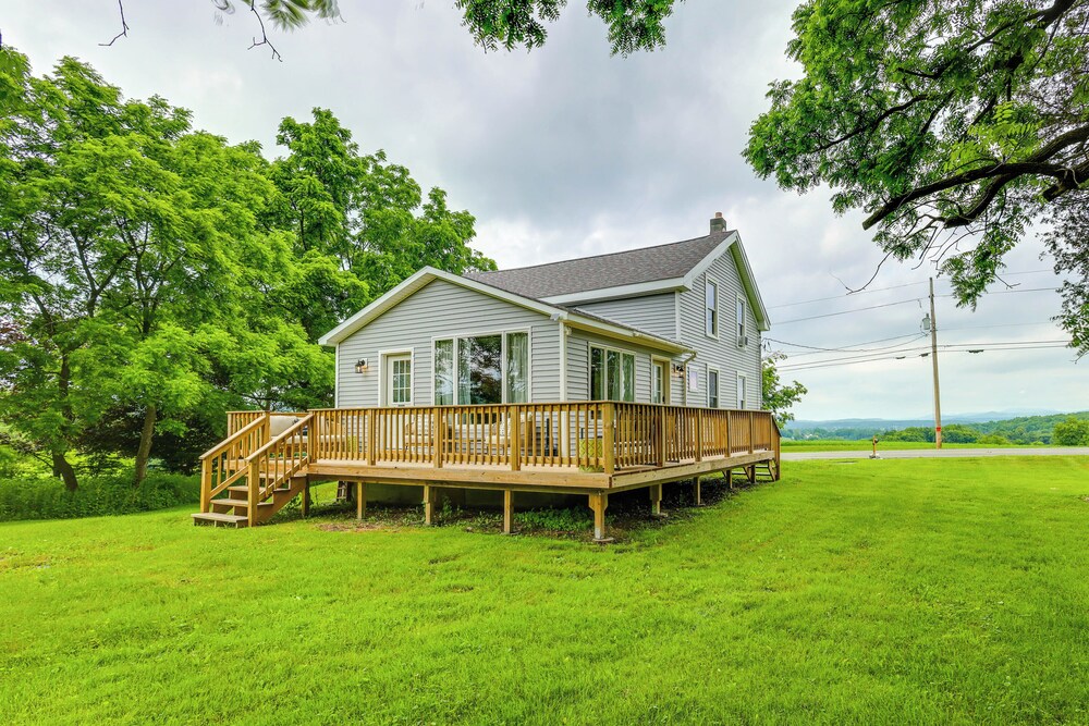Mountain & Sunset Views: Upstate Family Home