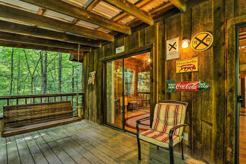 Tellico Plains Cabin - 5 Acres, Backyard Creek! view 3