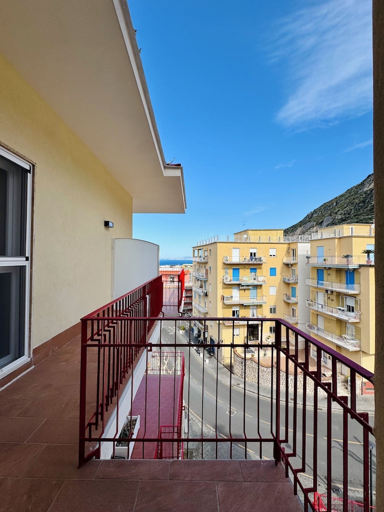 YourHome - Il Pino Rooms & Apartment