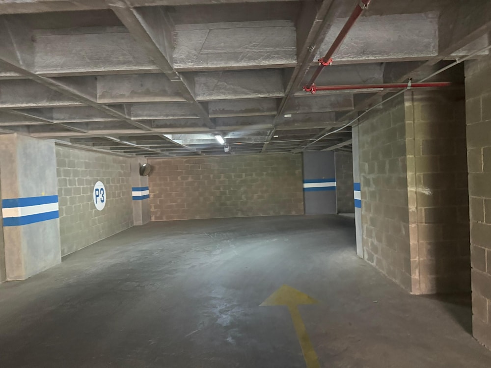 Mountain View, Pool & Gym (2506)