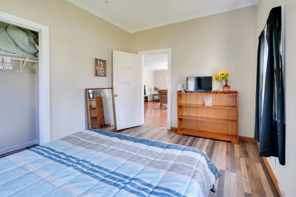 Charming & Convenient Home in Butler
