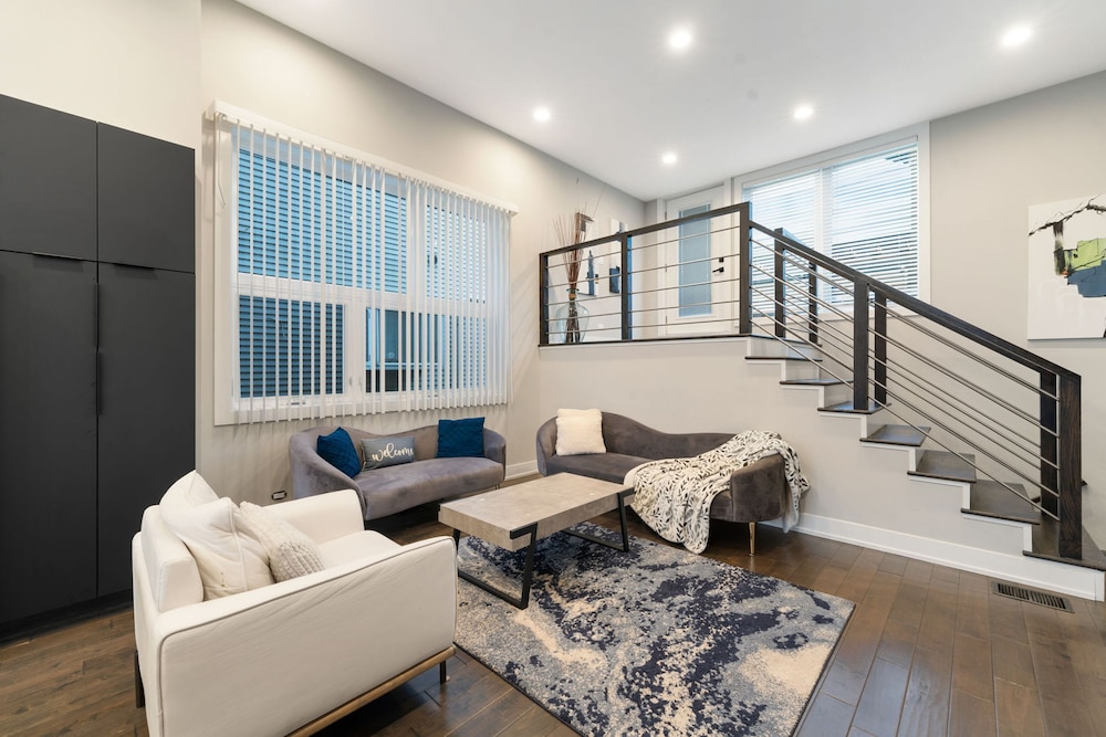 Magnificent NEW Home w 8 Beds Free Parking
