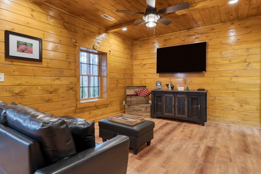 American Dream by Avantstay Deck w Views Theater Game Room Community Pool