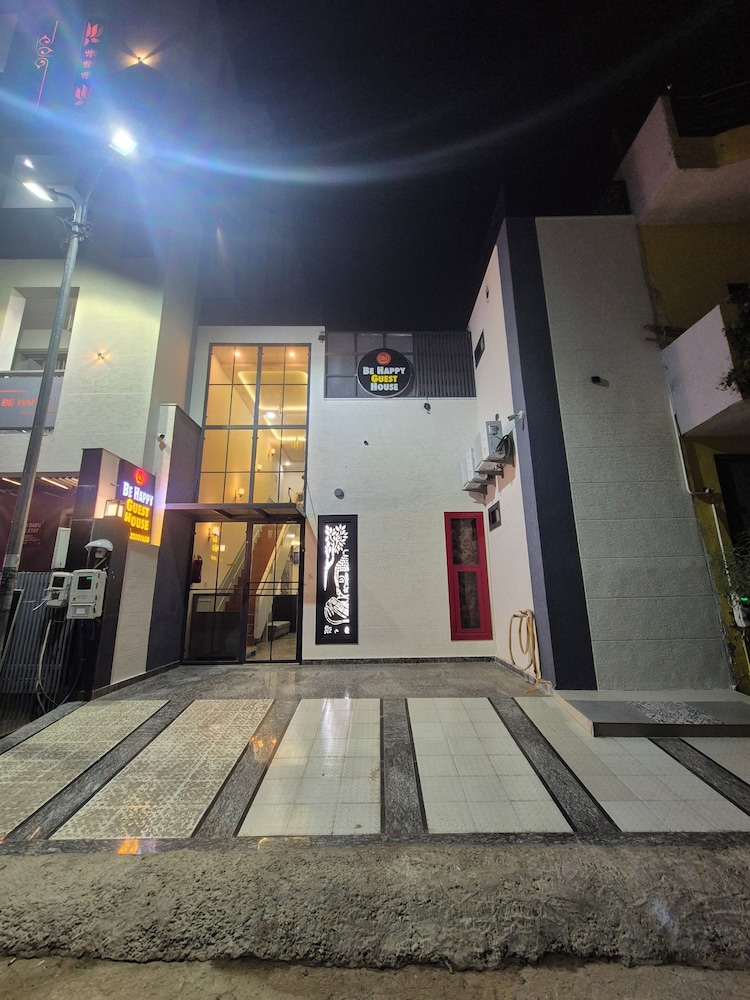 OnlyStay BeHappy Boutique House