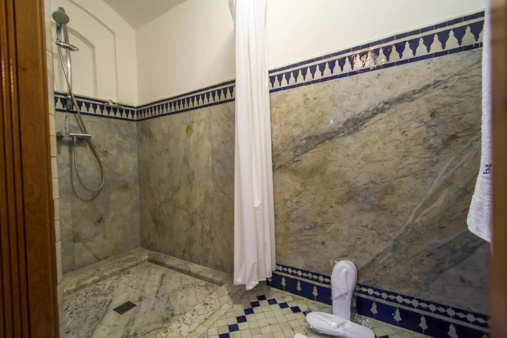 Room in B&B - Riad Authentic Palace & Spa - Suite Al Casaba