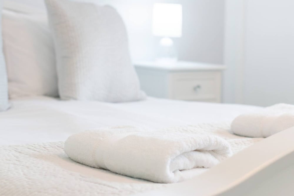 Elegant 2BR Broadstairs Coastal Escape by Adliv